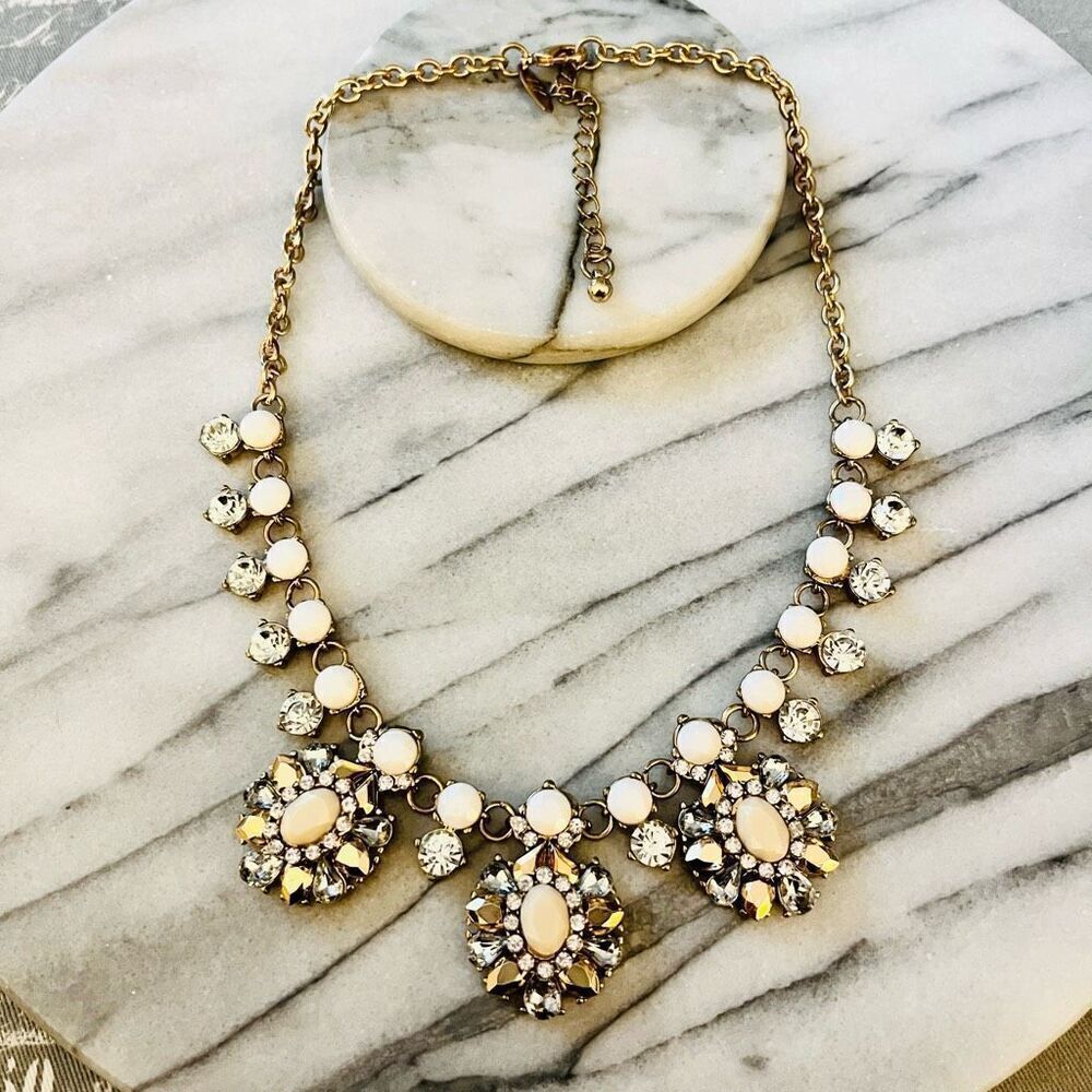 New York and Co Statement Necklace White Multicolor Gold Toned Glam Party - Picture 1 of 7